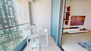 Apartment, Smoking