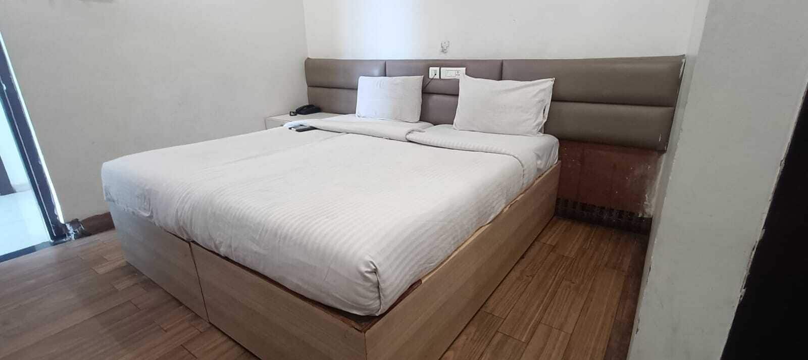 Phòng đôi Deluxe, quang cảnh thành phố | Bàn, truy cập Internet không dây miễn phí 