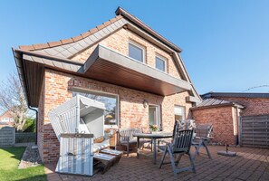 Outdoor dining - Beautiful 2-room vacation apartment on the first floor with approx. 40 m² for up to 2 people (Westerland)