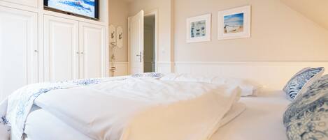 2 Schlafzimmer, Schreibtisch, Bügeleisen/Bügelbrett, kostenloses WLAN