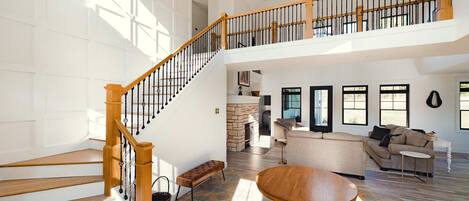 Televisión, chimenea, videojuegos, oficina