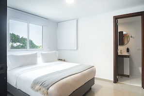 2 makuuhuonetta, silitysrauta/-lauta, vuodevaatteet