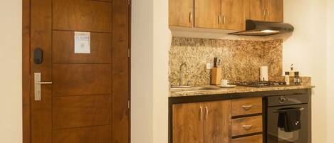 Frigorífic, microones, forn i cafetera i tetera