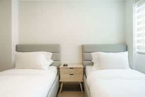 2 bedrooms, iron/ironing board, bed sheets