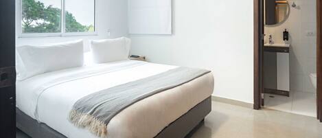 2 bedrooms, iron/ironing board, bed sheets