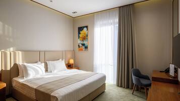Standard Room | Minibar, desk, laptop workspace, soundproofing