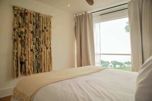 3 chambres, fer et planche à repasser, Wi-Fi, draps fournis