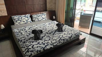 Room, Balcony
