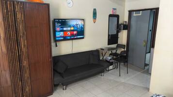 Classic Apartment, Balcony | In-room safe, soundproofing, free WiFi