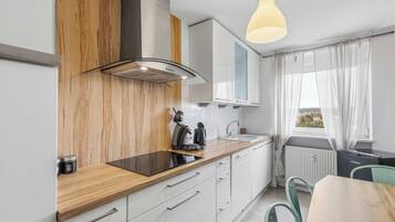 KĂŒhlschrank, Ofen, Herdplatte, GeschirrspĂŒler