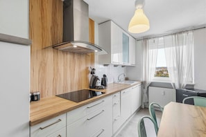Fridge, oven, stovetop, dishwasher - City Apartment | View & WIFI (Kempten (Allgäu))