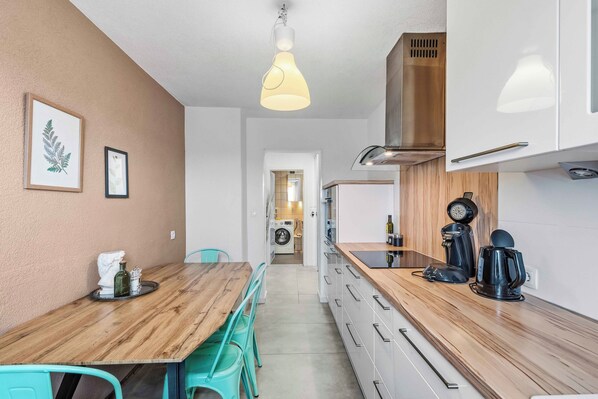 Fridge, oven, stovetop, dishwasher - City Apartment | View & WIFI (Kempten (Allgäu))