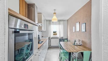 KĂŒhlschrank, Ofen, Herdplatte, GeschirrspĂŒler