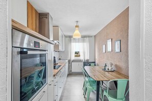 Refrigerador, horno, parrilla de estufa y lavavajillas