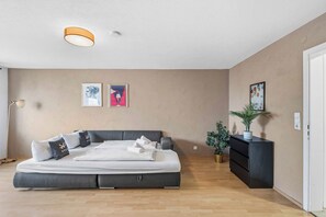 2 bedrooms, desk, travel crib, free WiFi - City Apartment | View & WIFI (Kempten (Allgäu))