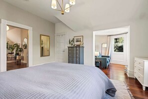 2 habitaciones, escritorio, tabla de planchar con plancha y wifi