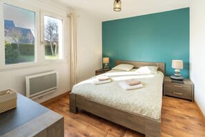 2 bedrooms, internet, bed sheets