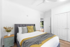 5 bedrooms, iron/ironing board, travel crib, WiFi - Paddock View Ranch in the Sunny Coast Countryside (Belli Park)