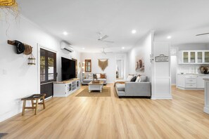 TV, fireplace, offices