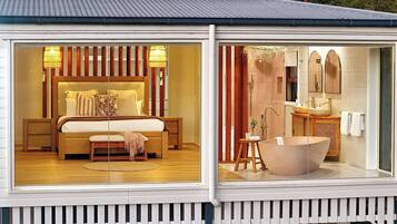 5 bedrooms, iron/ironing board, travel cot, WiFi