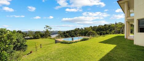 المنطقة المحيطة بالمنشأة