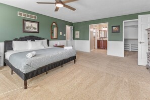 4 bedrooms, desk, iron/ironing board, travel cot