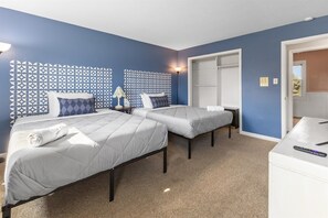 4 bedrooms, desk, iron/ironing board, travel cot