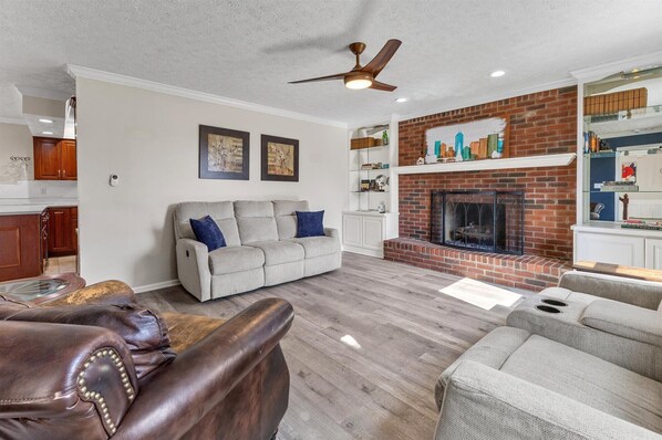 TV, fireplace, offices