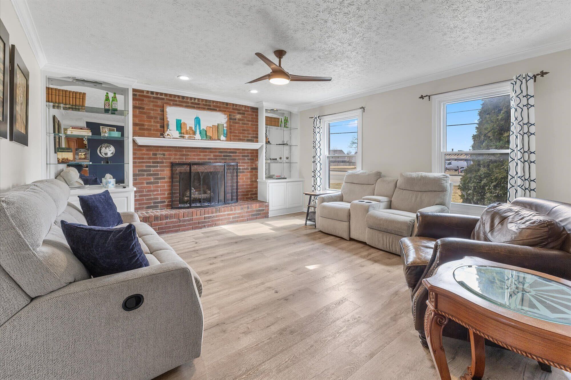 TV, fireplace, offices