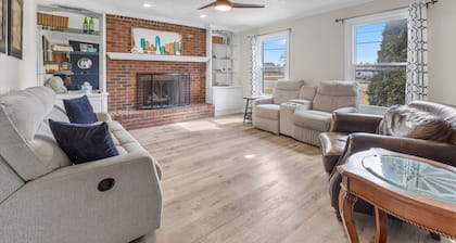 Spacious Retreat Near Eagle Creek Park – Modern Comfort & Entertainment