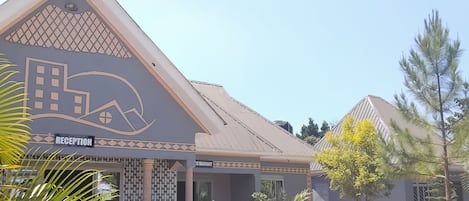 Fachada de la propiedad