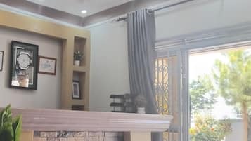 Meja sambut tetamu