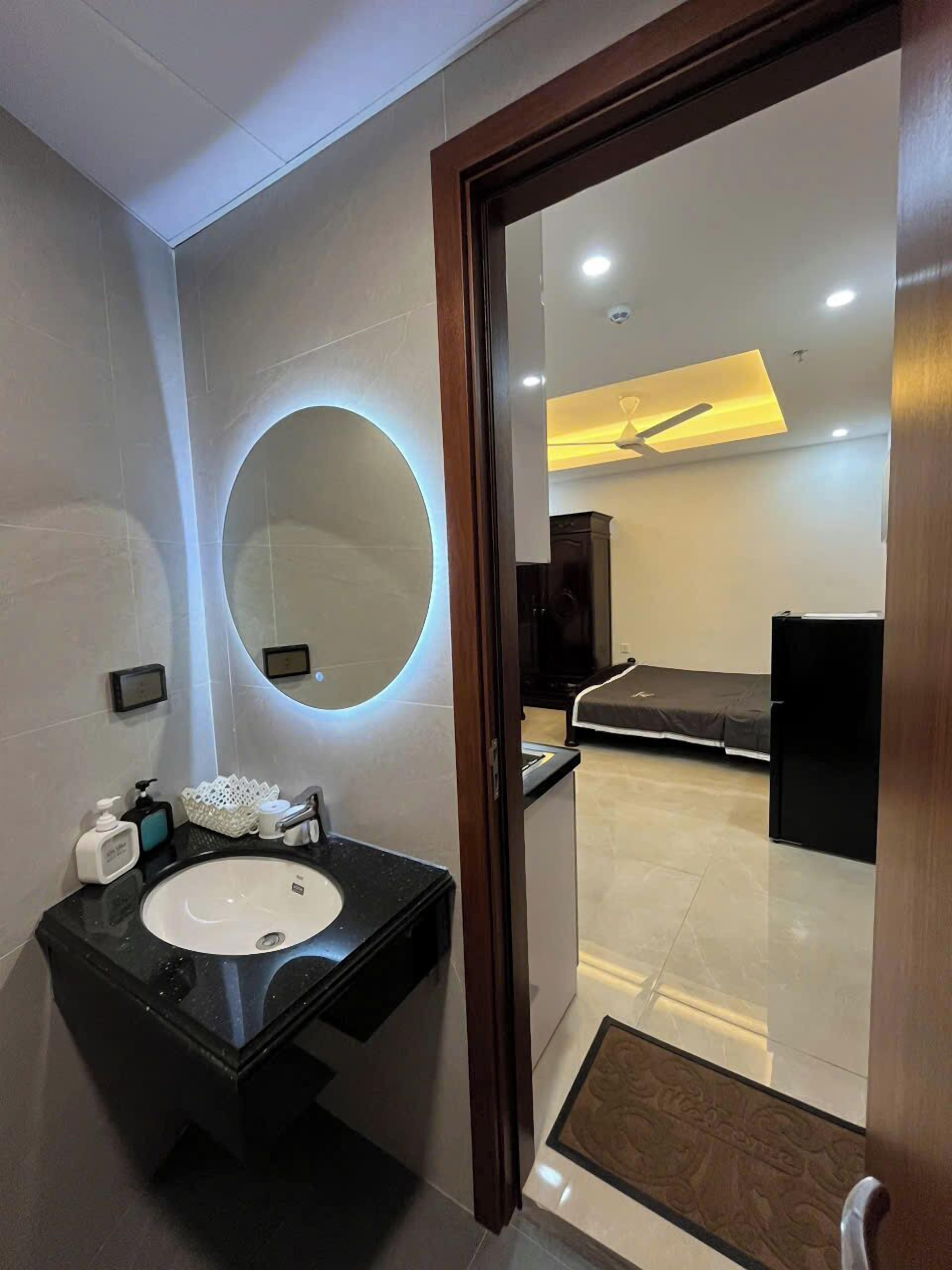 Tina con regadera, amenidades de baño gratuitas, secadora de cabello 