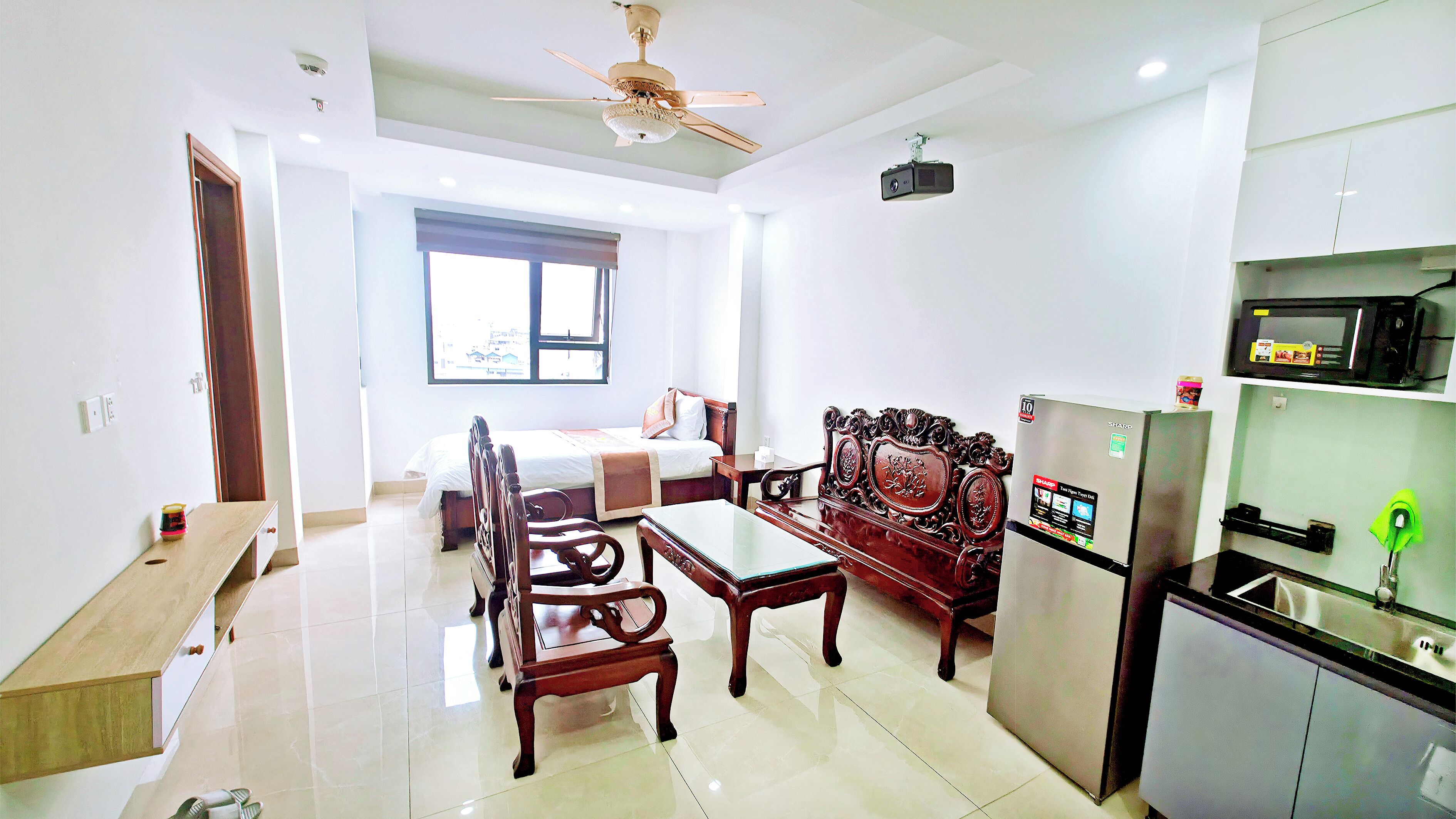 ベーシック スイート | リビング エリア | テレビ