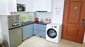 Basic Suite | Private kitchen | Full-size fridge