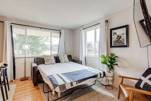 4 slaapkamers, een bureau, een strijkplank/strijkijzer, gratis wifi