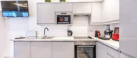 Fridge, microwave, oven, stovetop