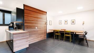 Frigorífic, microones, forn i placa de cuina