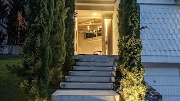6 bedrooms