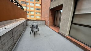 Apartment, Smoking