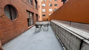 Apartment, Smoking