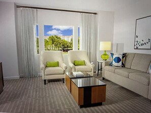 Smart-tv, bordtennisbord, stereoanlæg