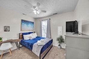 2 bedrooms, desk, iron/ironing board, WiFi