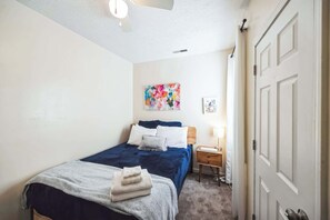 2 bedrooms, desk, iron/ironing board, WiFi