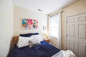 2 bedrooms, desk, iron/ironing board, WiFi