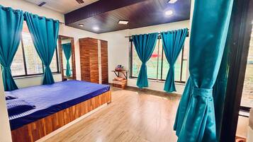 5 bedrooms, WiFi, bed sheets