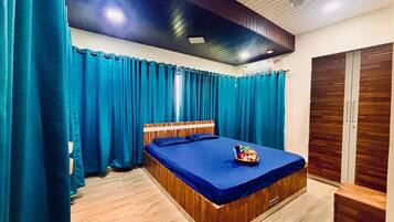 5 bedrooms, WiFi, bed sheets