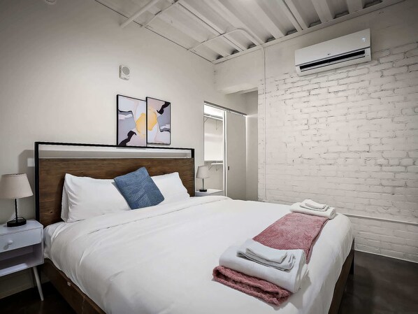 1 habitación, tabla de planchar con plancha, wifi y ropa de cama 