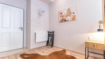 Basic Room, 1 King Bed, Non Smoking, City View | Bed sheets