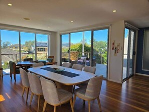 Dining - Pet-Friendly, WiFi, Steps to Beach | The Sandcastle| (Long Beach)